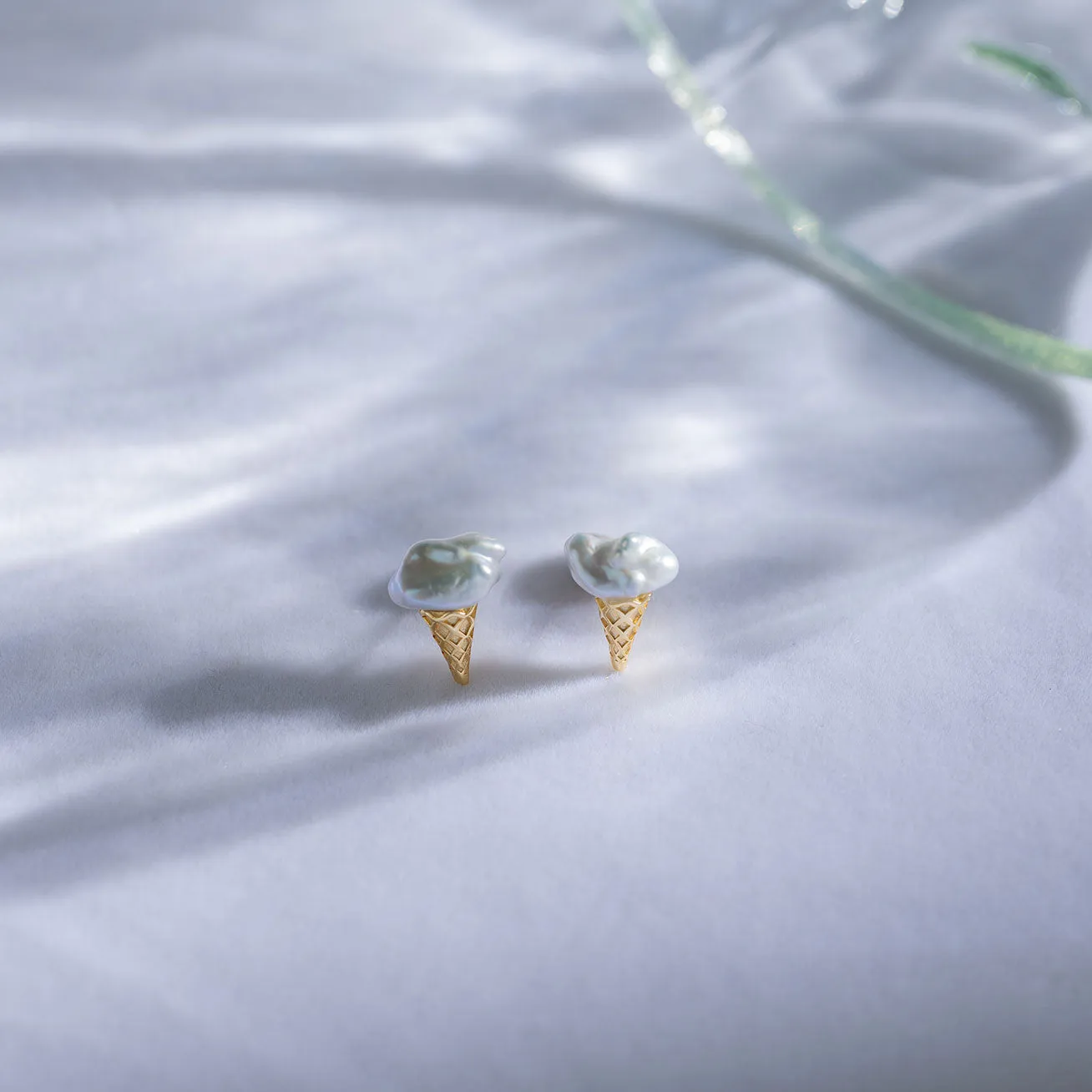 Freshwater Baroque Pearl Stud Earrings WE00611 | ICE CREAM