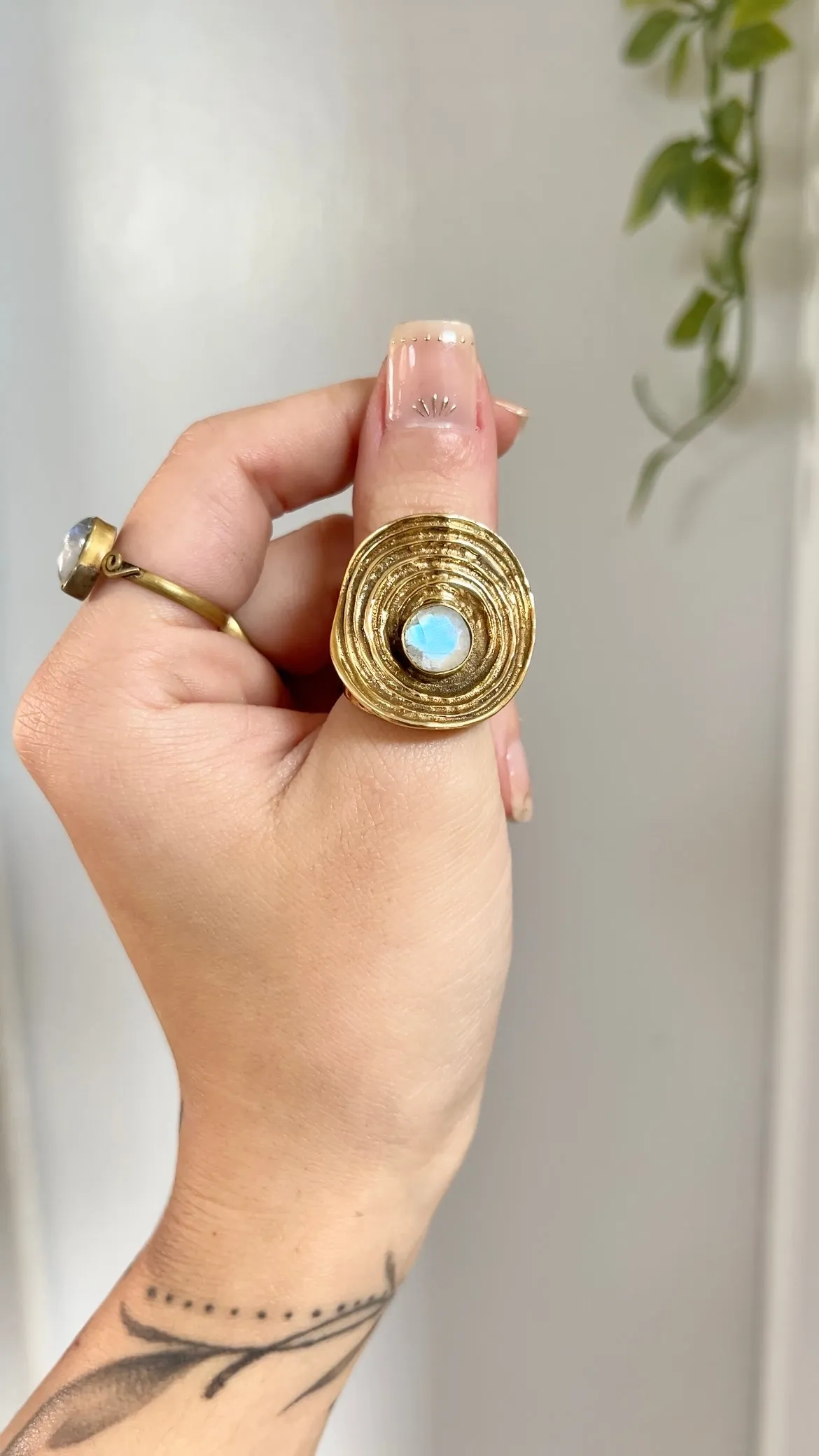 Lunas Protection • Moonstone Ring