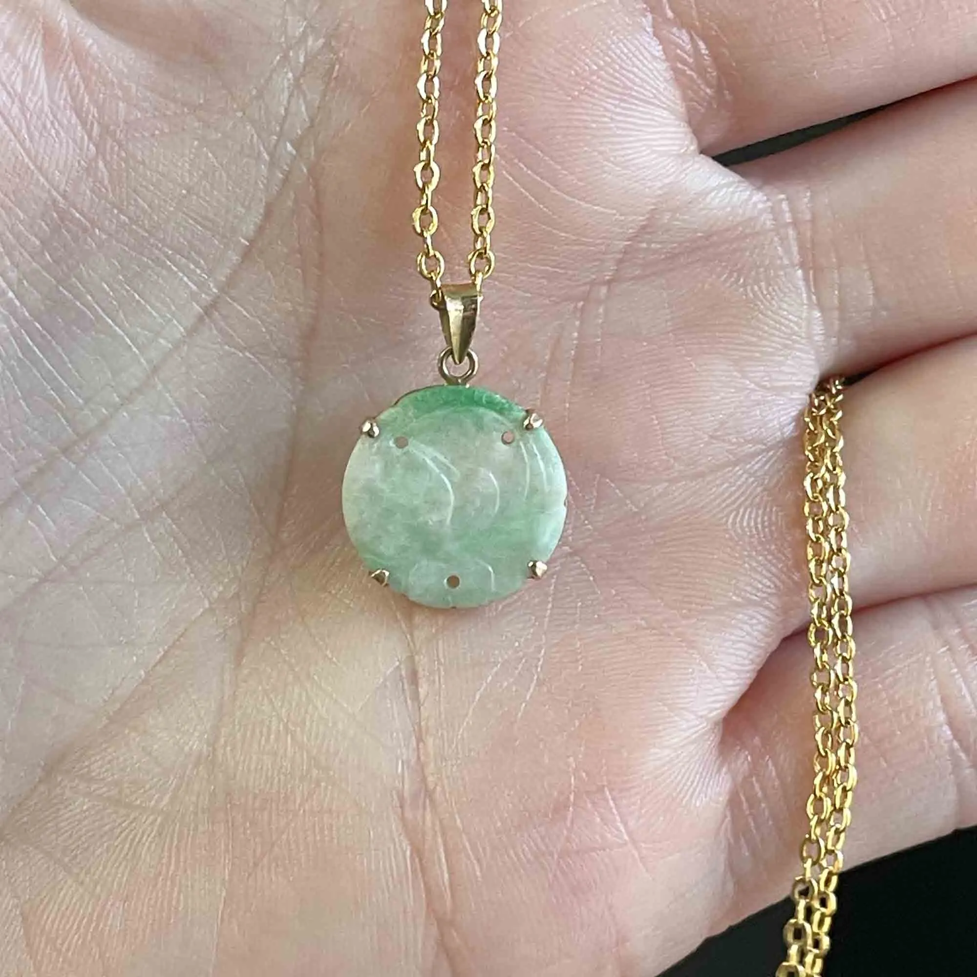 Vintage 14K Gold Carved Jade Pendant Necklace