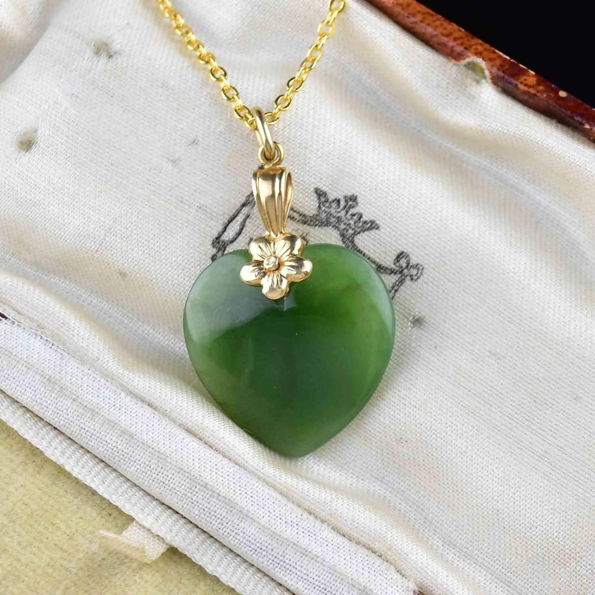 Vintage 14K Gold Floral Jade Heart Pendant Necklace