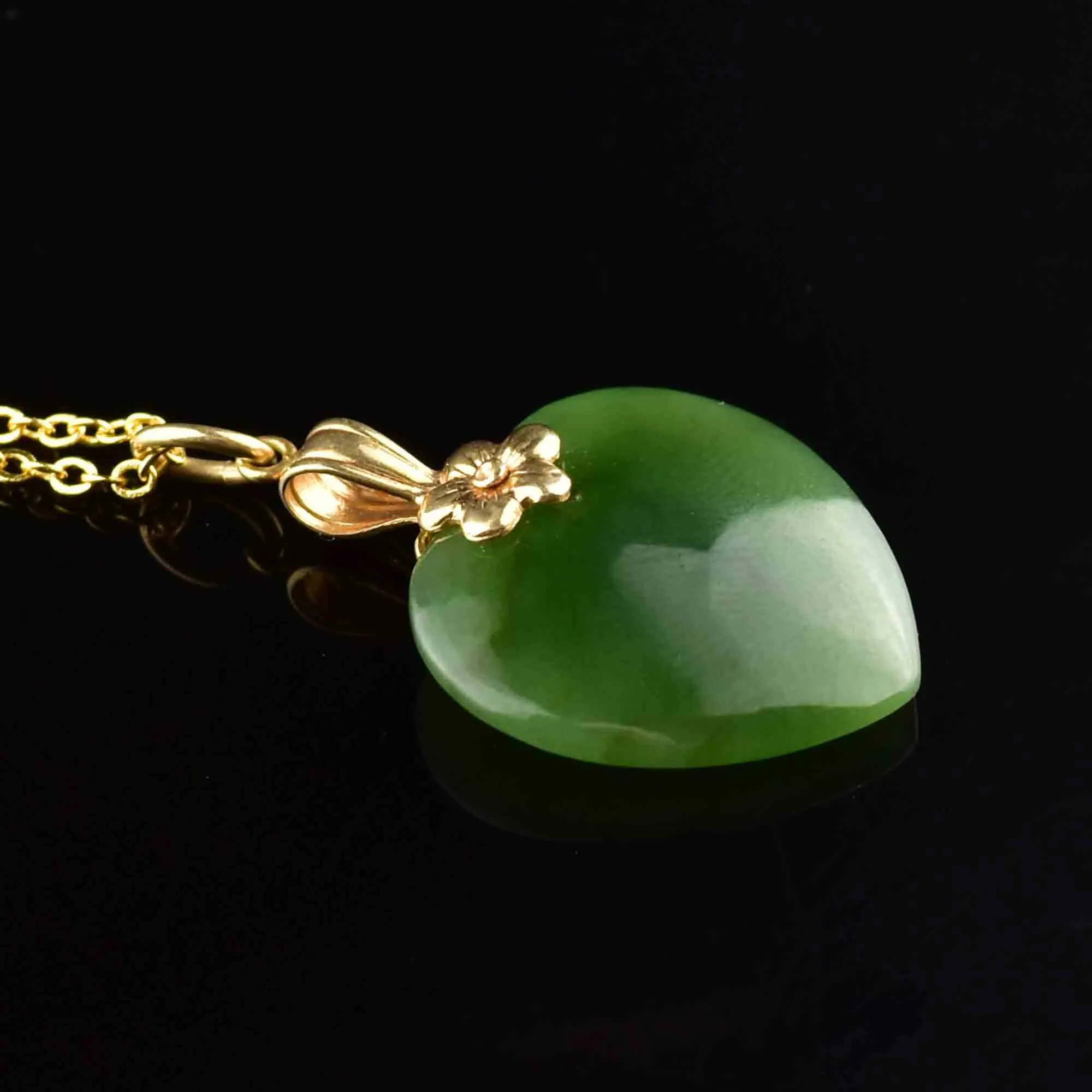 Vintage 14K Gold Floral Jade Heart Pendant Necklace