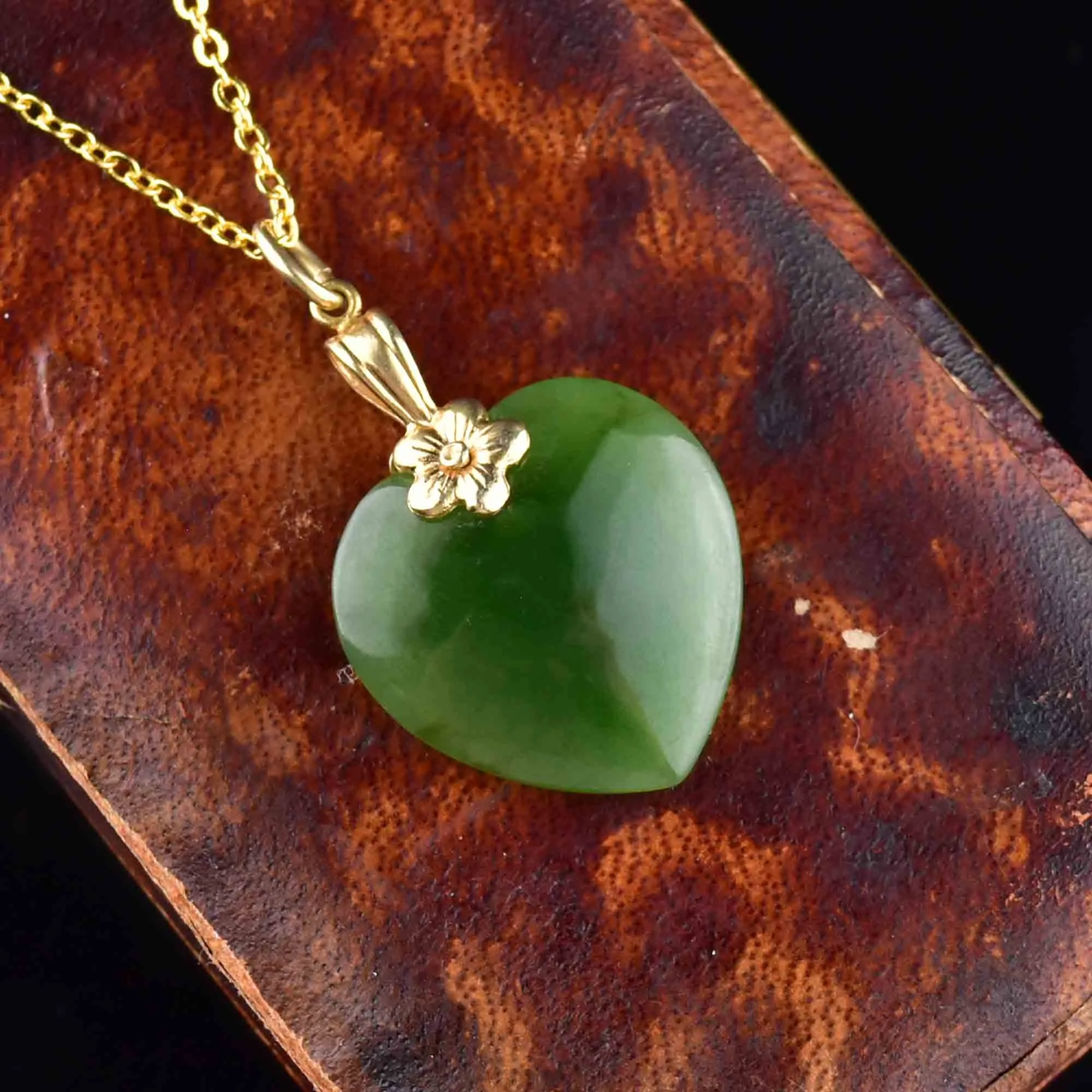 Vintage 14K Gold Floral Jade Heart Pendant Necklace