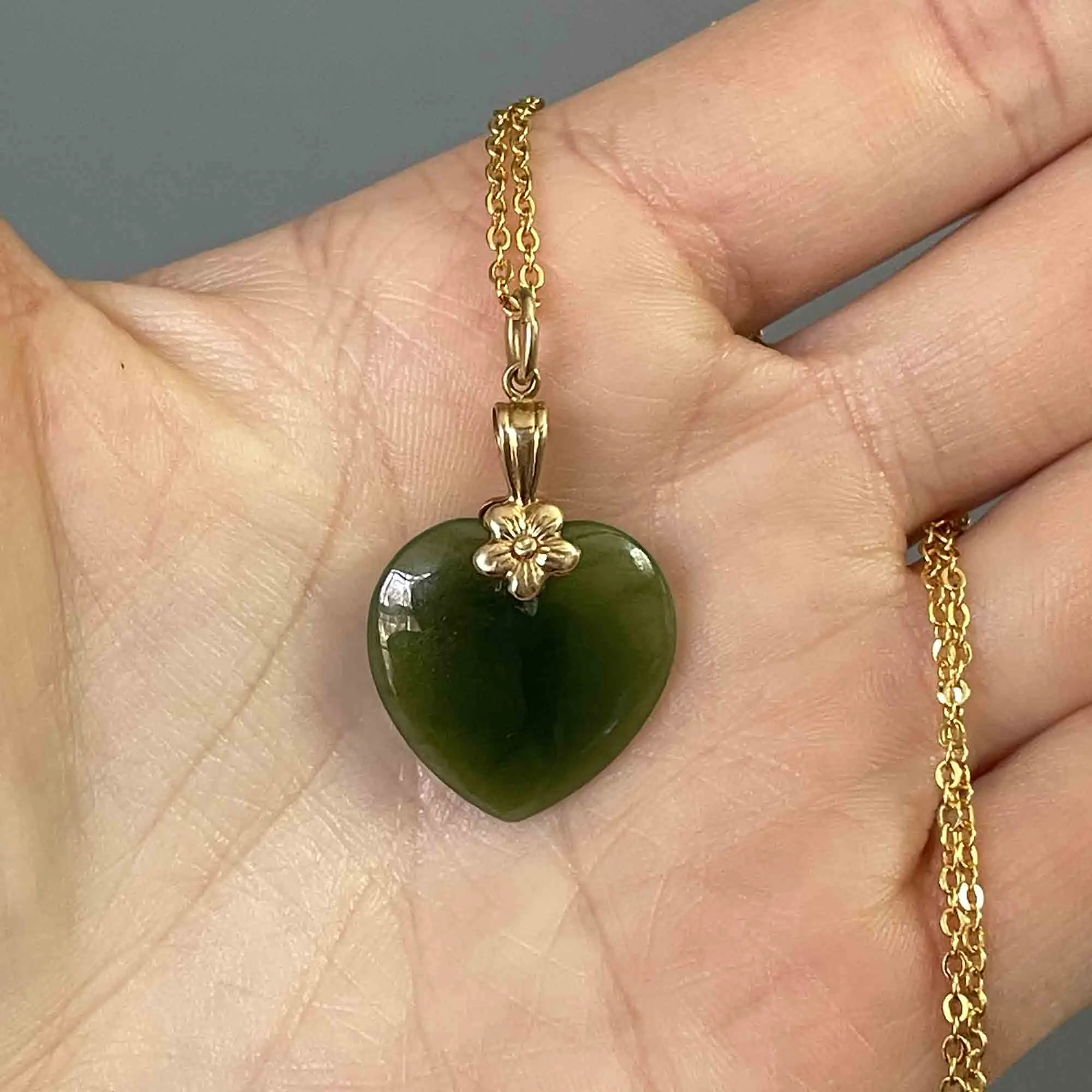 Vintage 14K Gold Floral Jade Heart Pendant Necklace