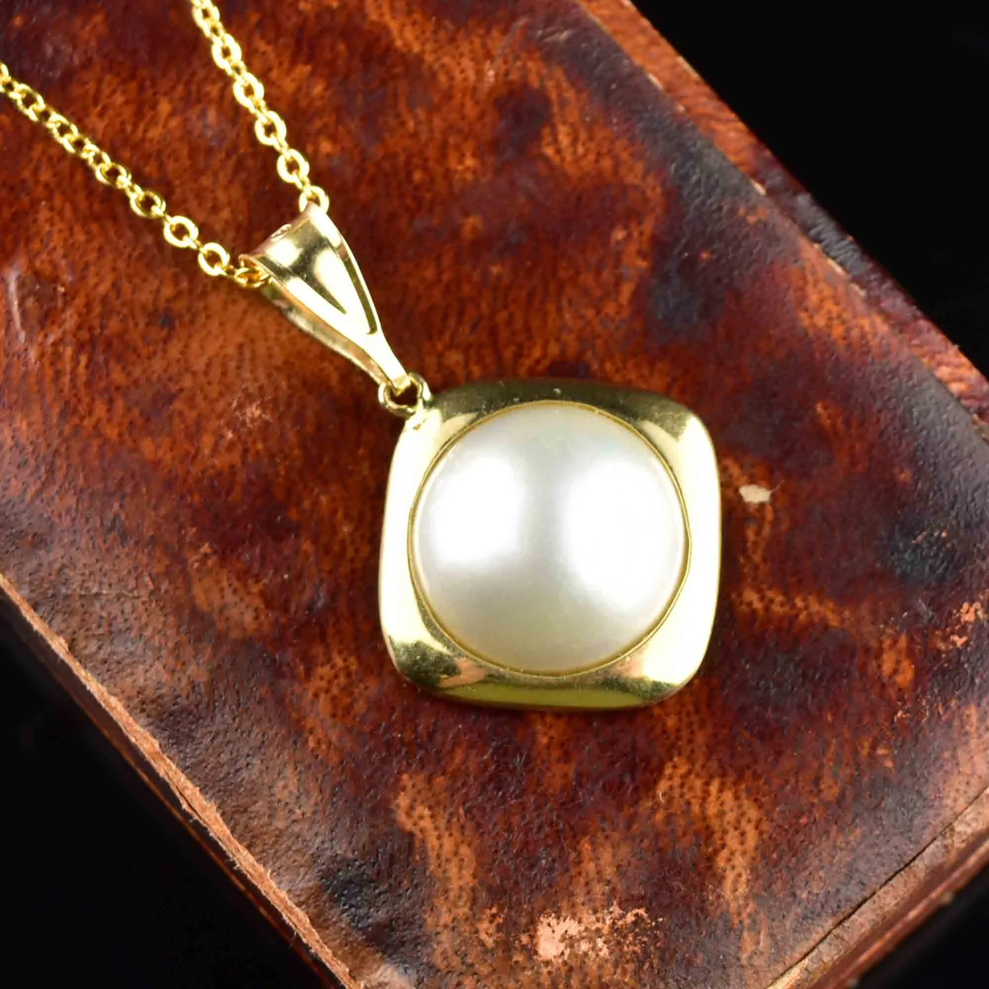 Vintage 14K Gold Mabe Pearl Pendant Necklace