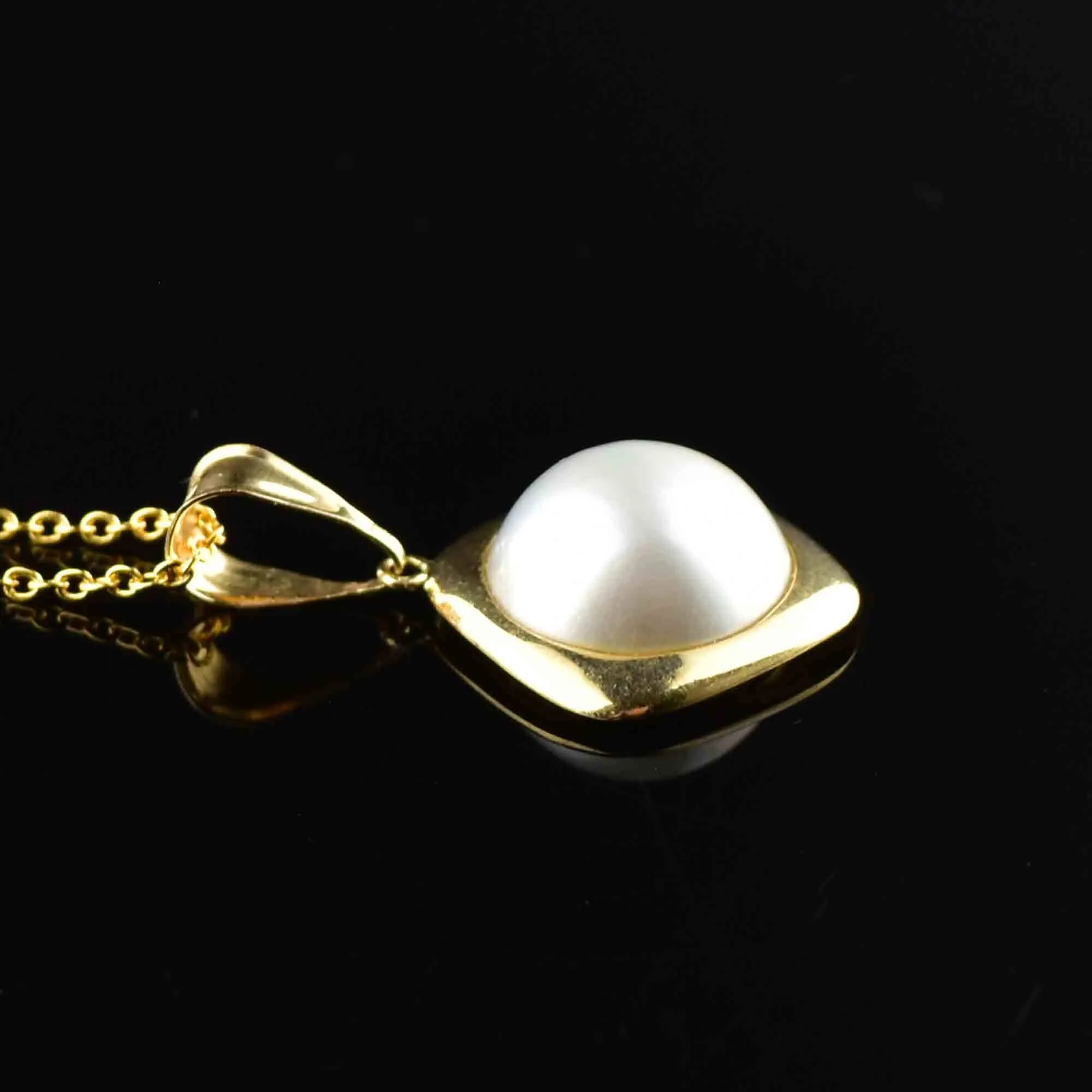 Vintage 14K Gold Mabe Pearl Pendant Necklace