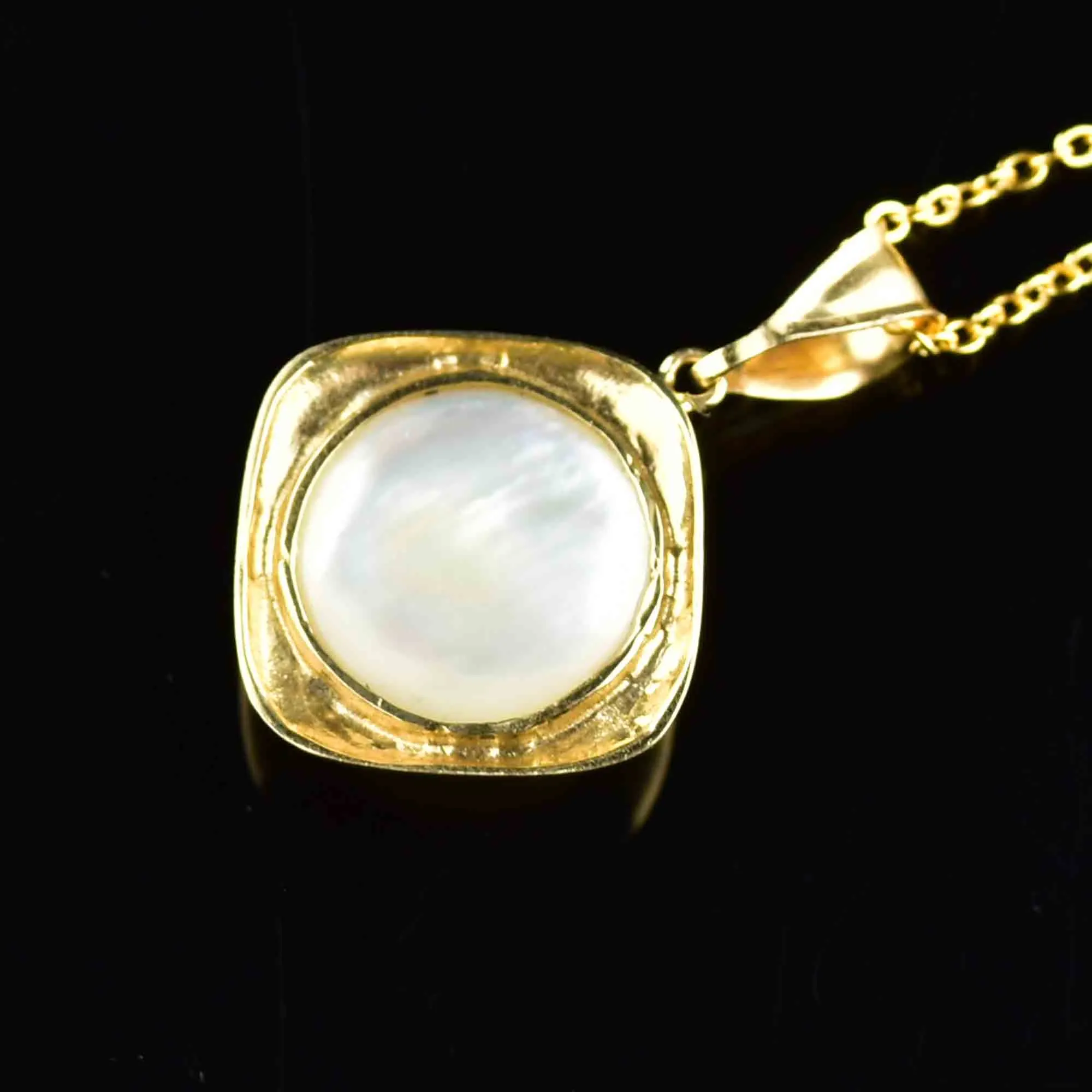 Vintage 14K Gold Mabe Pearl Pendant Necklace