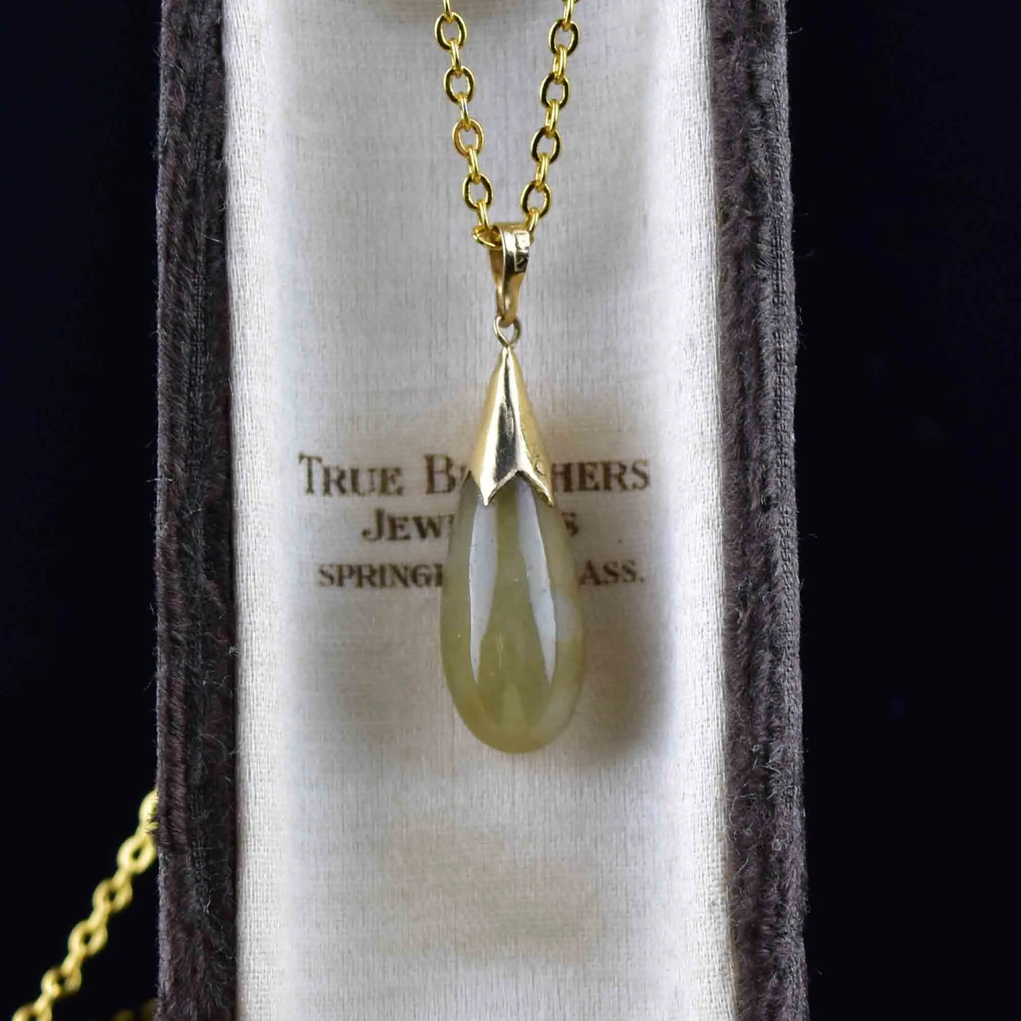 Vintage 14K Gold Milky Jade Teardrop Pendant Necklace