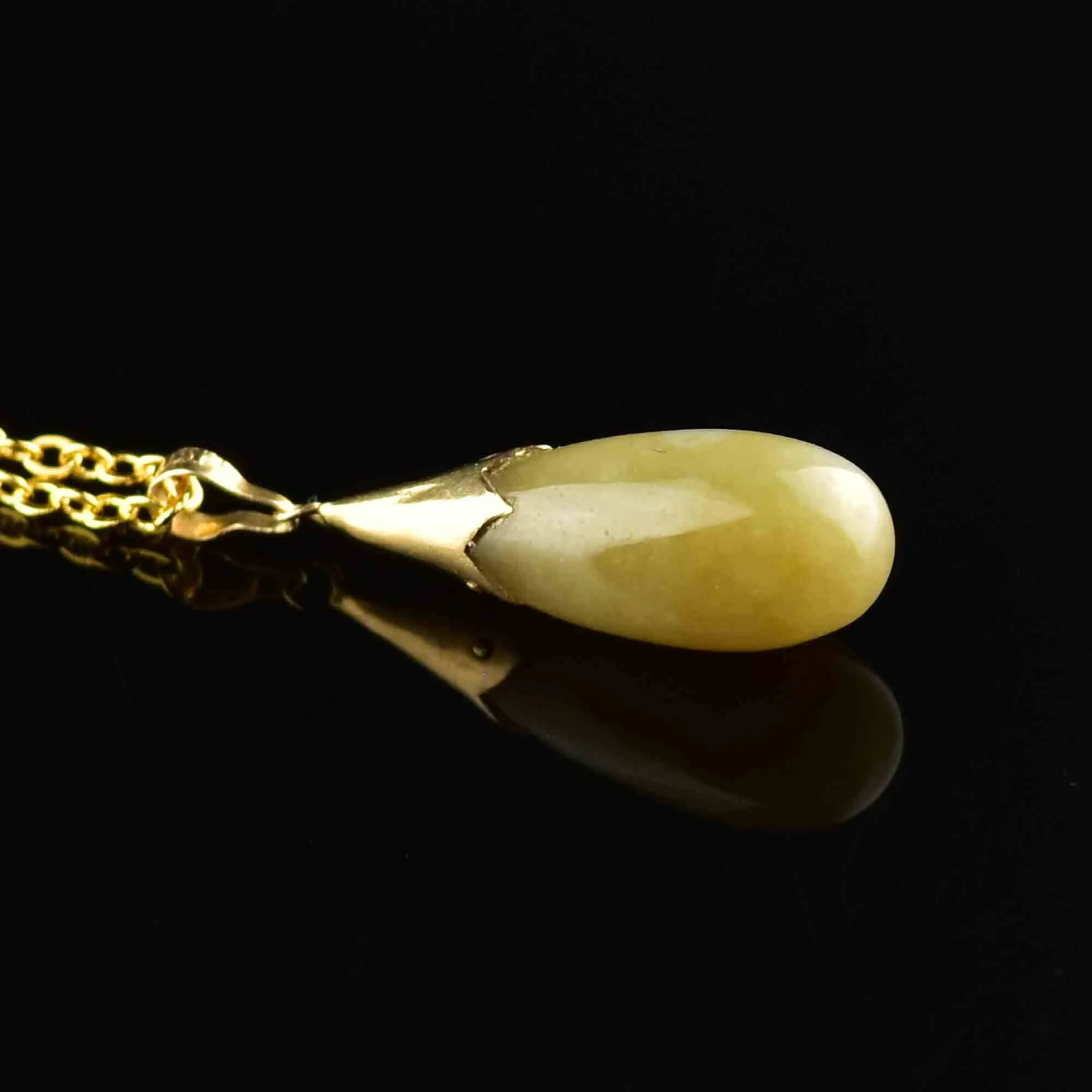 Vintage 14K Gold Milky Jade Teardrop Pendant Necklace