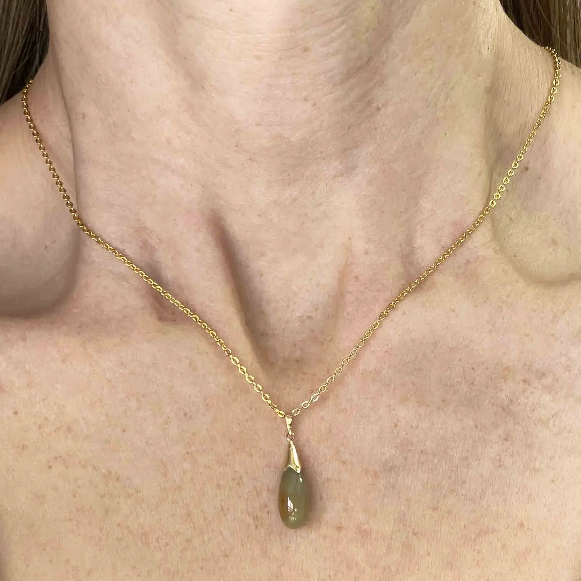 Vintage 14K Gold Milky Jade Teardrop Pendant Necklace