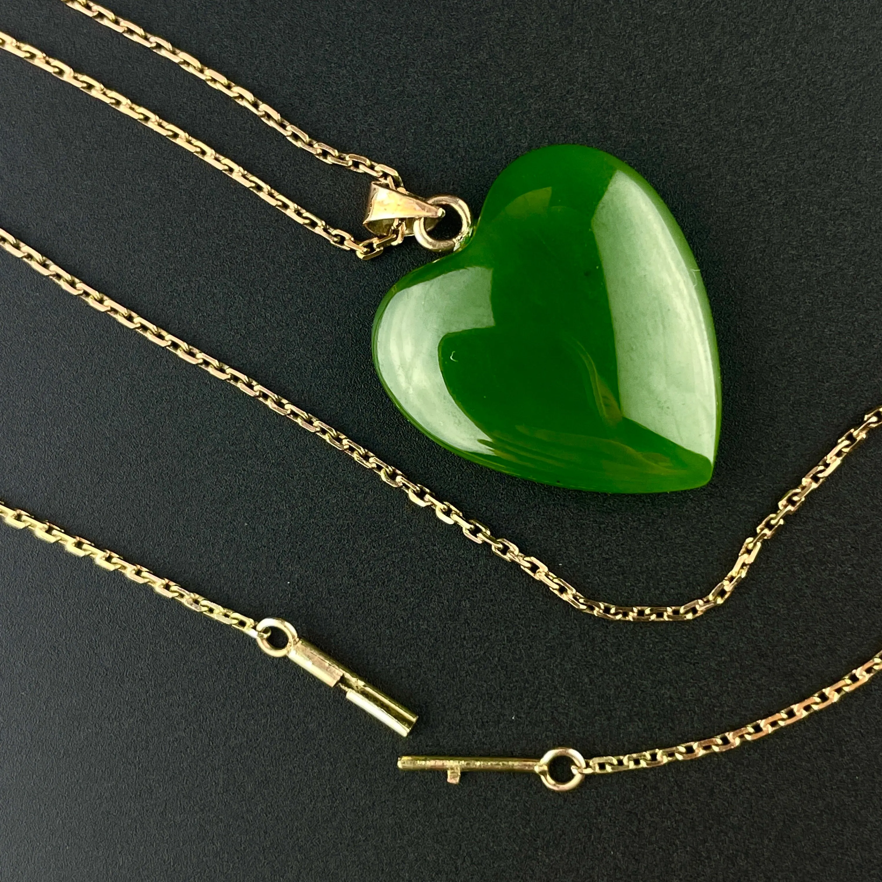 Vintage Carved Heart Jade 14K Gold Pendant Necklace